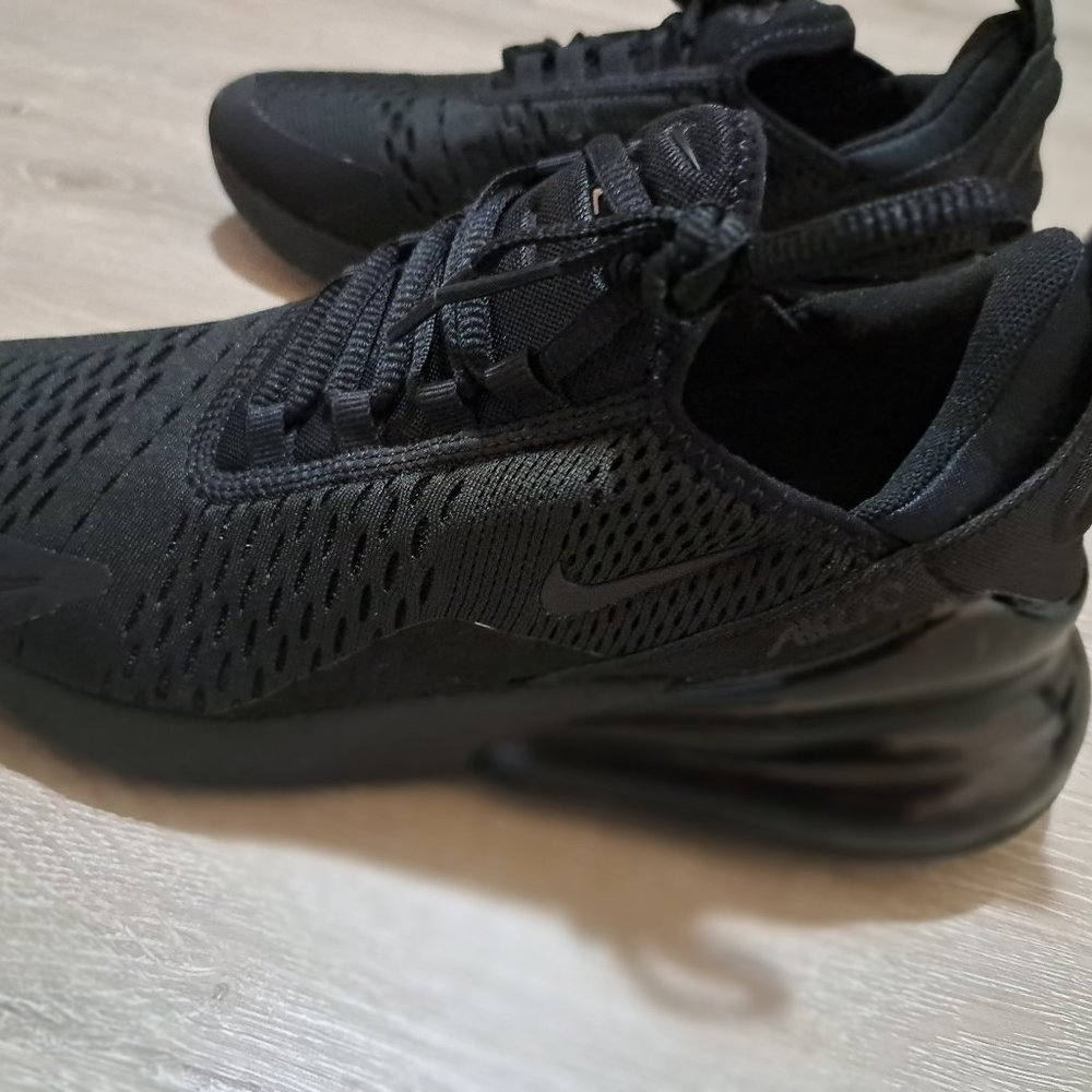 NEW Women's Nike Air Max 270 Triple Black Size 8.5